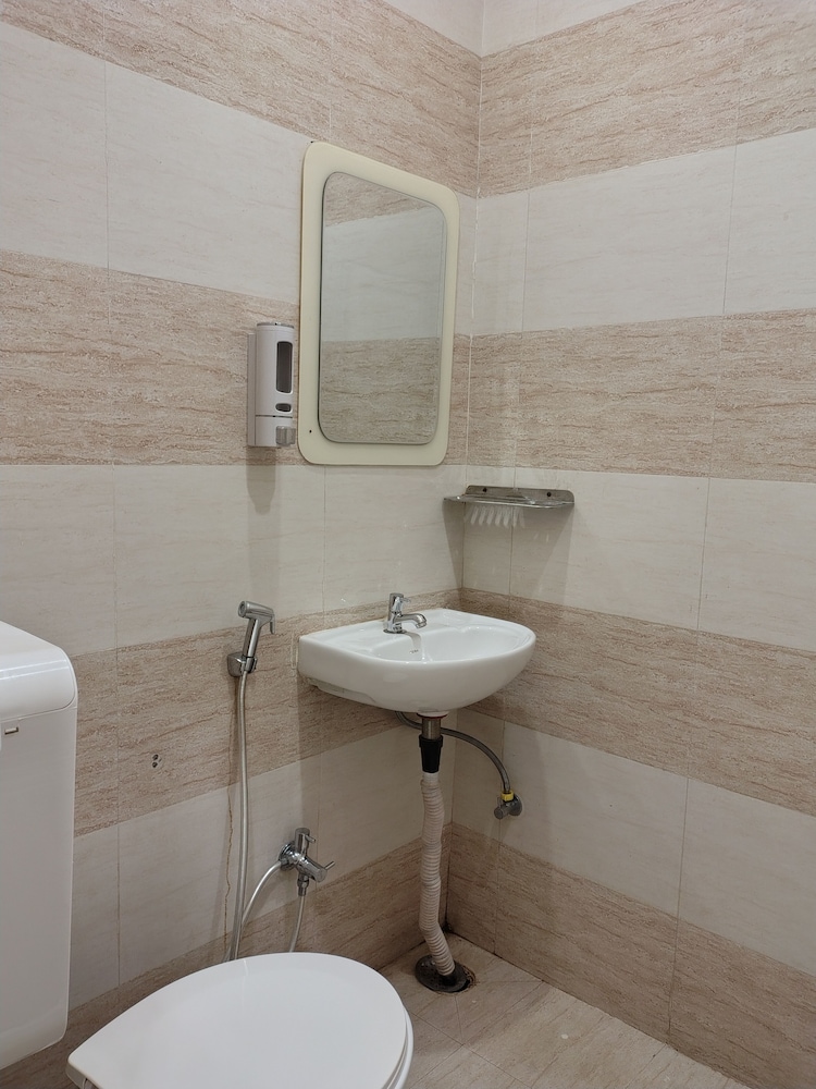 Standard Double Room - Photo 5