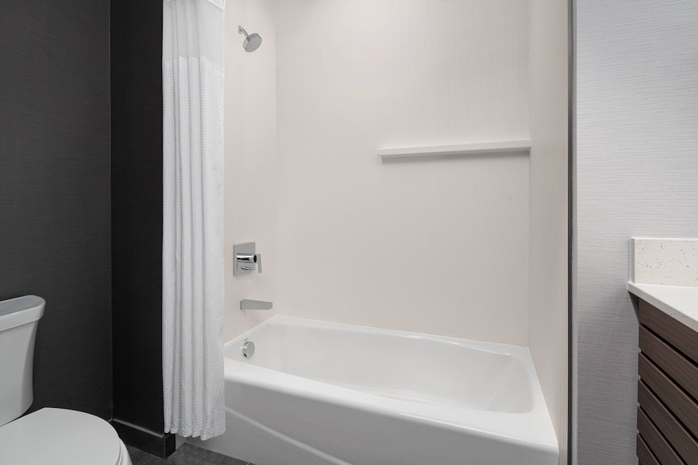 Room, 2 Queen Beds - Photo 6