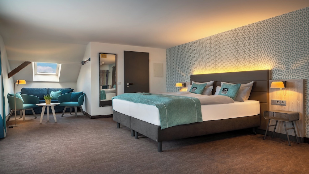 Premium Room, 1 Queen Bed with Sofa bed
