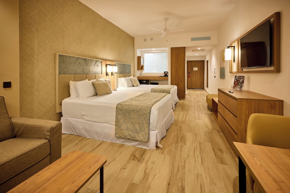 Room (Friends&Family,Tropical View | B2C-US) photo 3