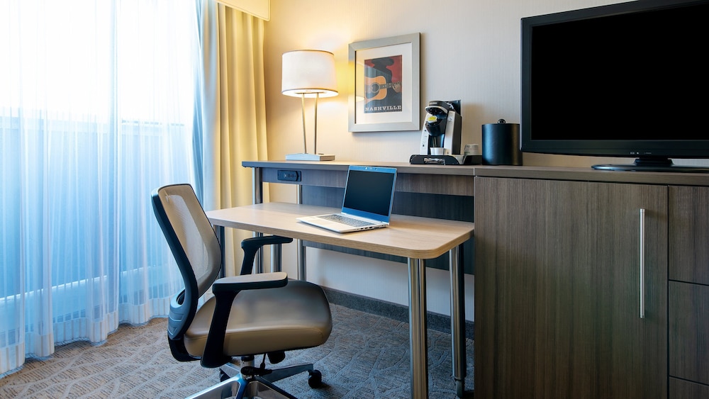 One-Bedroom King Suite with Park View