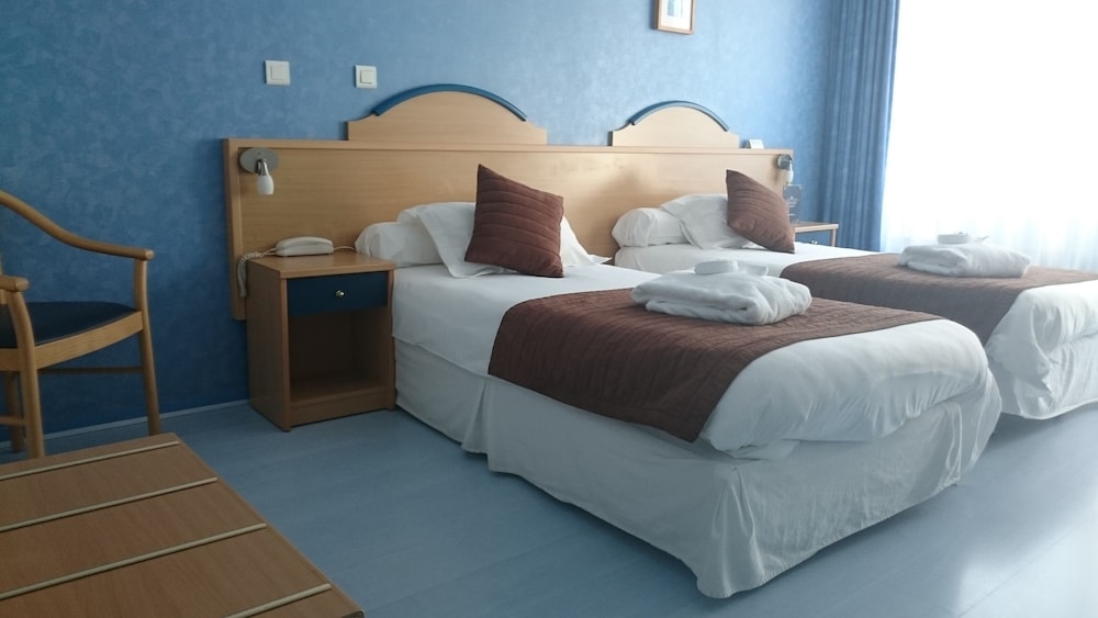 Standard Twin Room - Photo 5