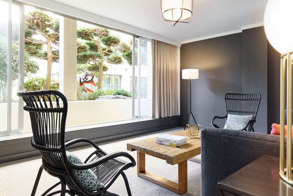 Suite (Consulate) - Photo 4