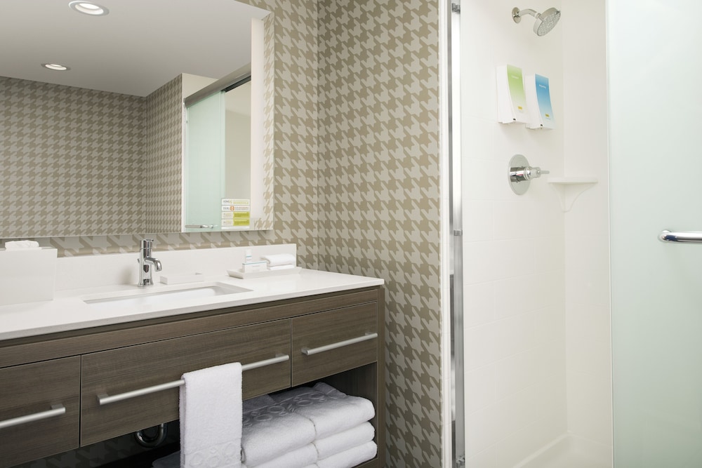 Suite, 1 King Bed, Accessible (Hearing) - Photo 7