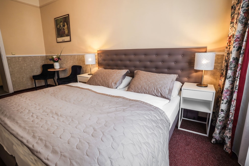 Standard Double Room, 1 Queen Bed, City View photo 2