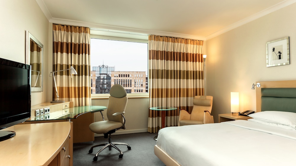 Executive Room, 1 Queen Bed, Club Lounge Access