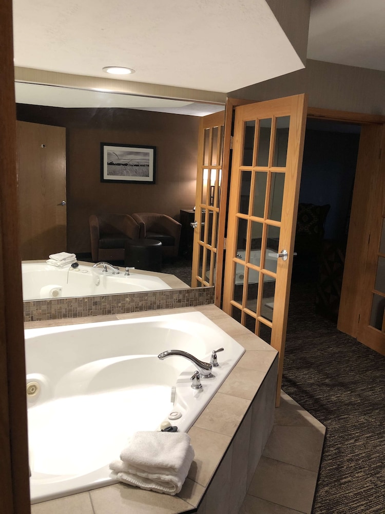 Suite, 1 King Bed with Sofa bed, Accessible, Non Smoking (with Sofabed) photo 3