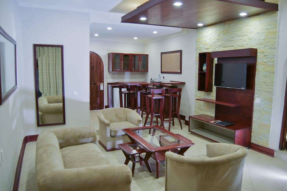 Executive Suite - Photo 7