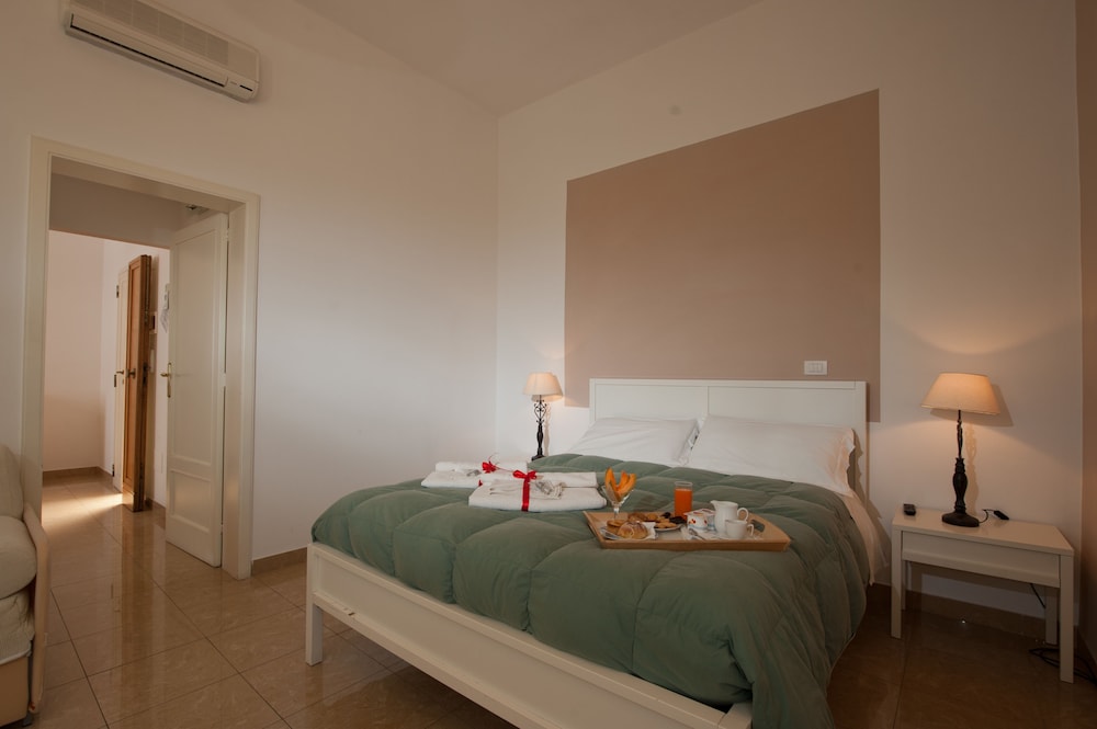 Mirage, Photo 13