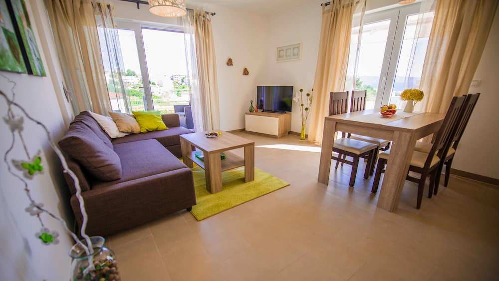 Panoramic Apartment, 2 Bedrooms, Sea View, Poolside