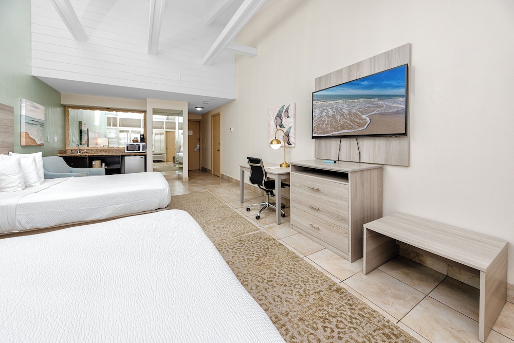 Standard Room, 2 Queen Beds, Non Smoking, Balcony (Larger Room) - Photo 3