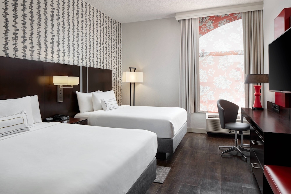 Room, 2 Queen Beds (Mobility/Hearing Access, Roll-In Shwr) - Photo 2