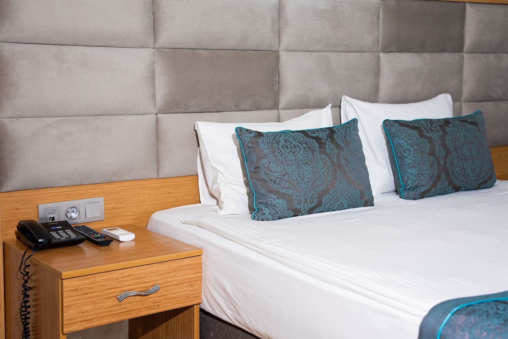 Deluxe Triple Room photo 3