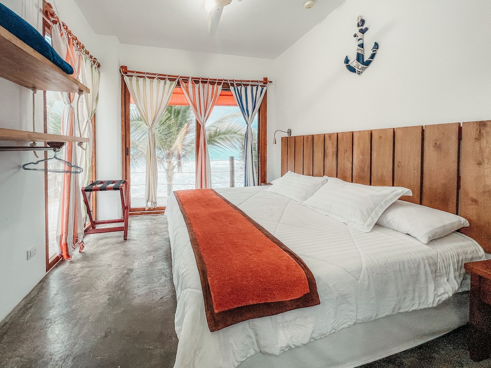 Deluxe Duplex, 2 Bedrooms, Sea View, Beachside photo 2