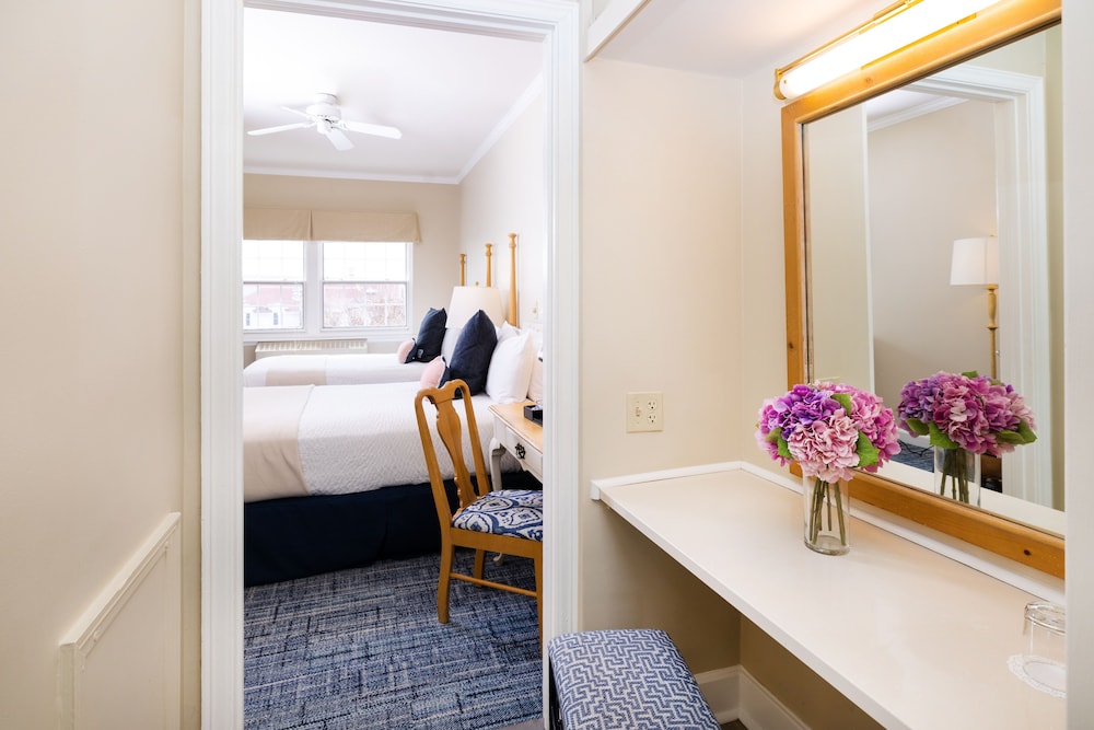 Room, 2 Double Beds (Lakeside Garden Double Main Lodge) photo 2