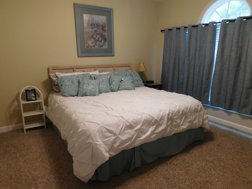 Condo, 2 Bedrooms