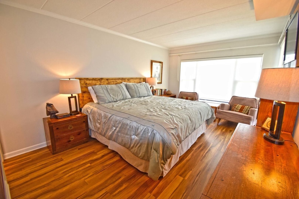 Condo, 2 Bedrooms