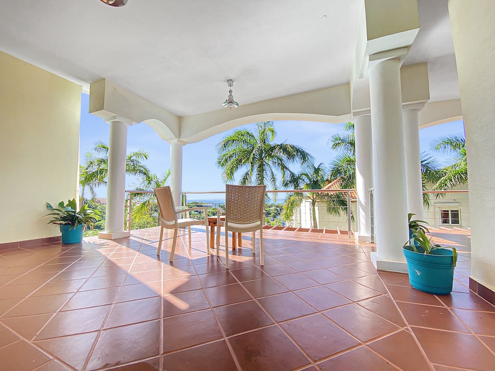 Deluxe Condo, Ocean View (Luxury XT 4)