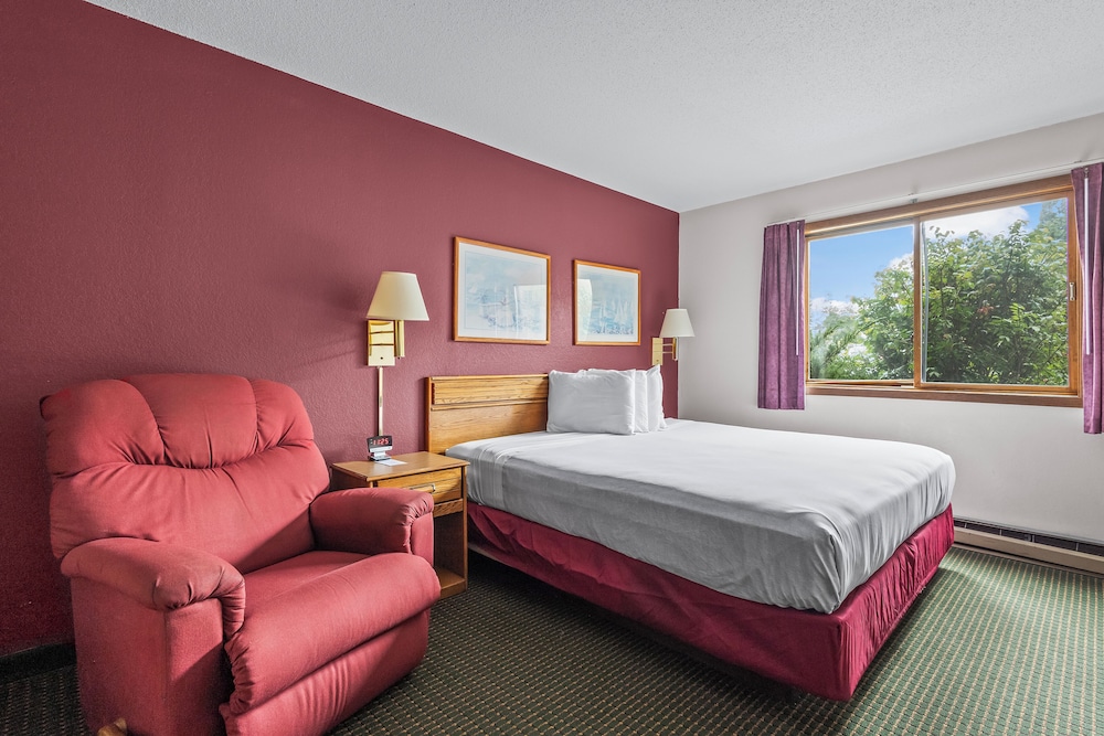 Room, 1 King Bed, Non Smoking - Photo 3