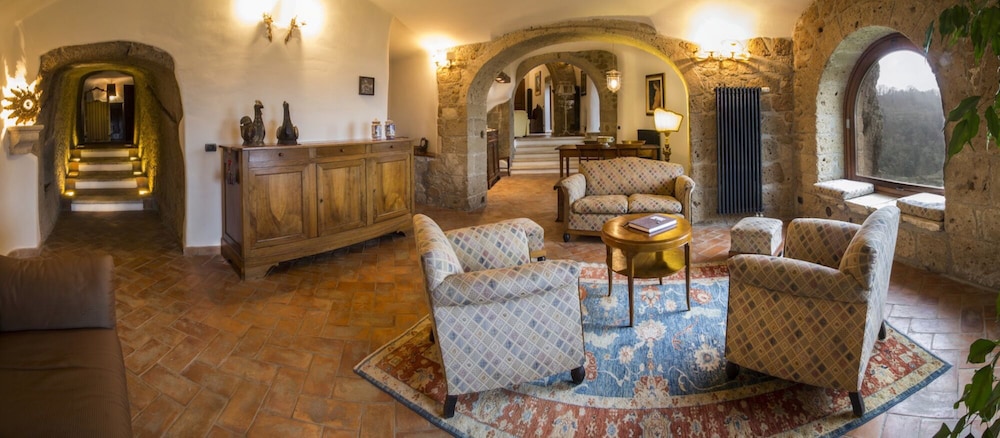 Luxury Suite, 1 Queen Bed, Jetted Tub, Valley View (100-300 meters from check-in location) photo 1