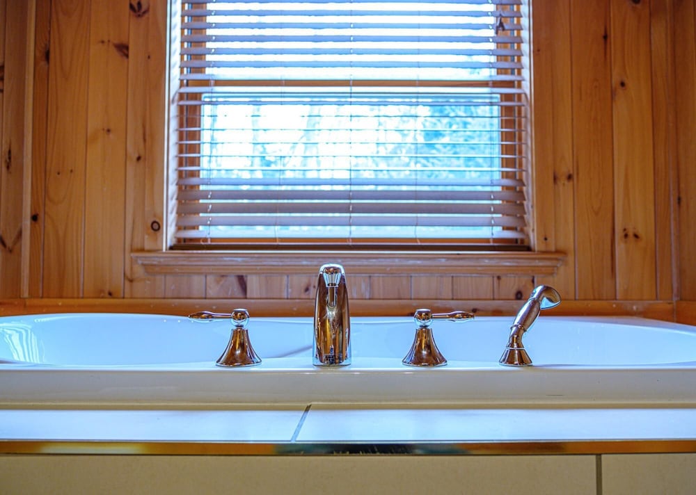 Executive Plus 52 - Beautiful Spacious log Home With Private hot tub Pool, Billede 14