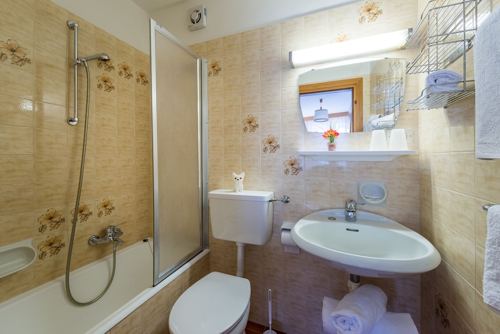 Triple Room, Multiple Beds, Accessible, Non Smoking photo 3