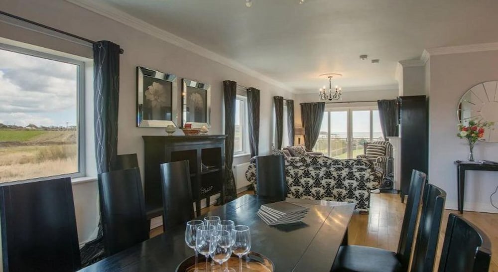 Villa photo 2