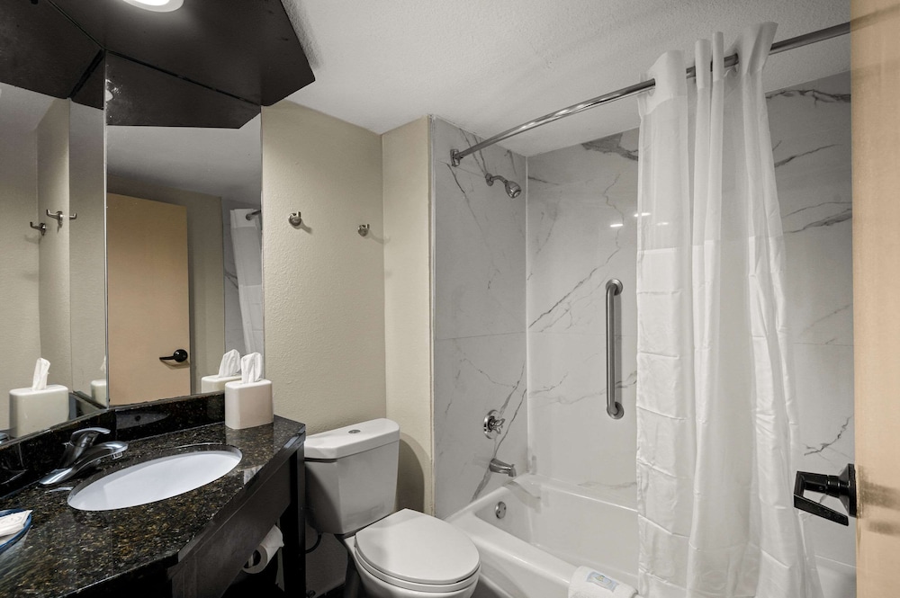 Standard Double Room, 2 Double Beds, Non Smoking - Photo 4