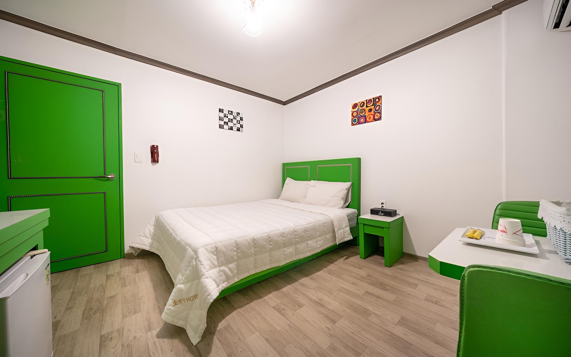 Room (Standard Room) - Photo 4