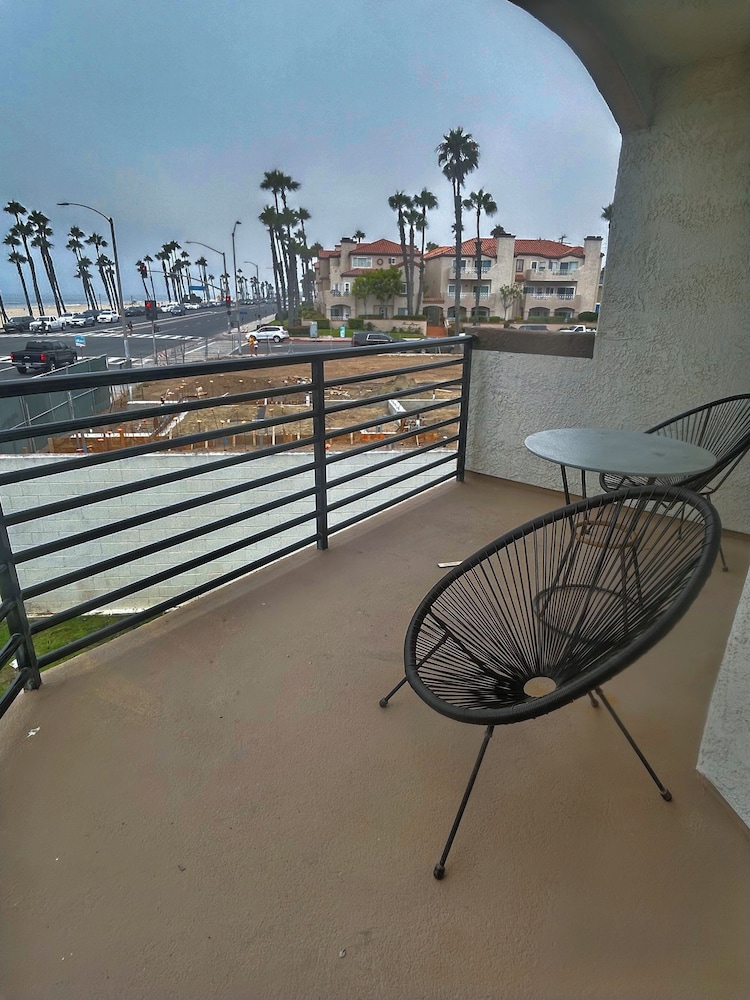 Room, 1 King Bed, Oceanfront (2nd Floor) photo 3