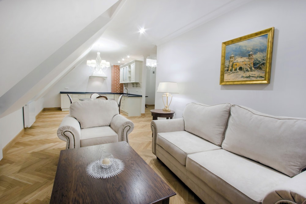 Deluxe Suite, City View