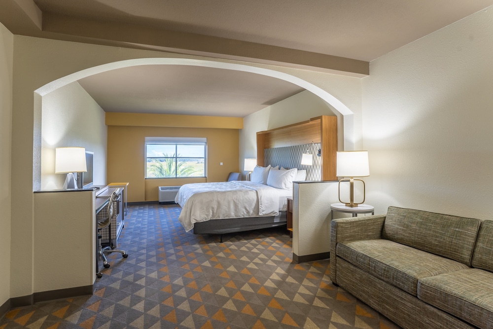 Suite, 1 Bedroom, Accessible (Roll-In Shower) - Photo 2