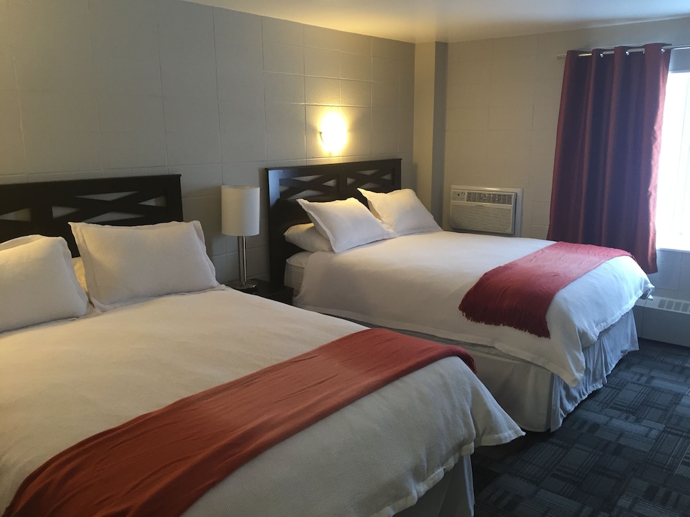 Quadruple Room, 2 Queen Beds photo 1