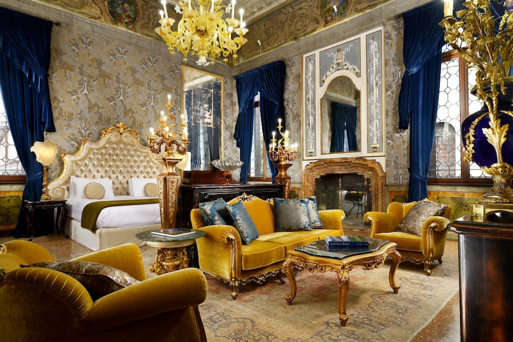 Luxury Suite photo 2