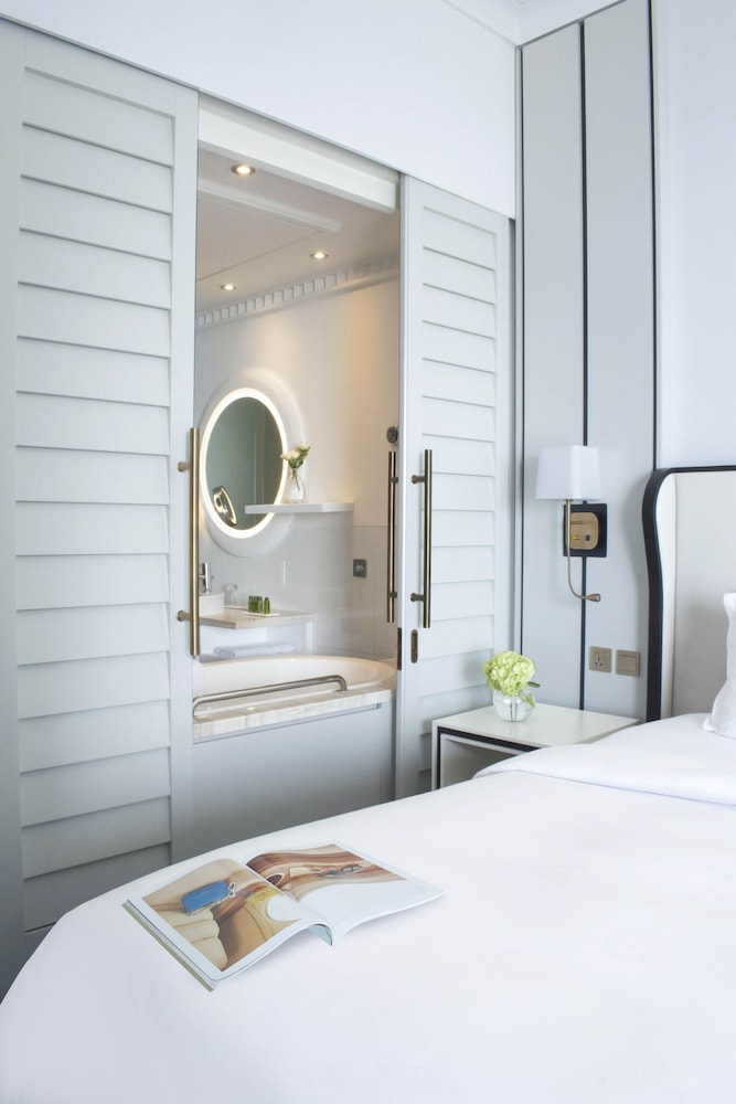 Superior Room, 1 King Bed, Balcony, Partial Sea View