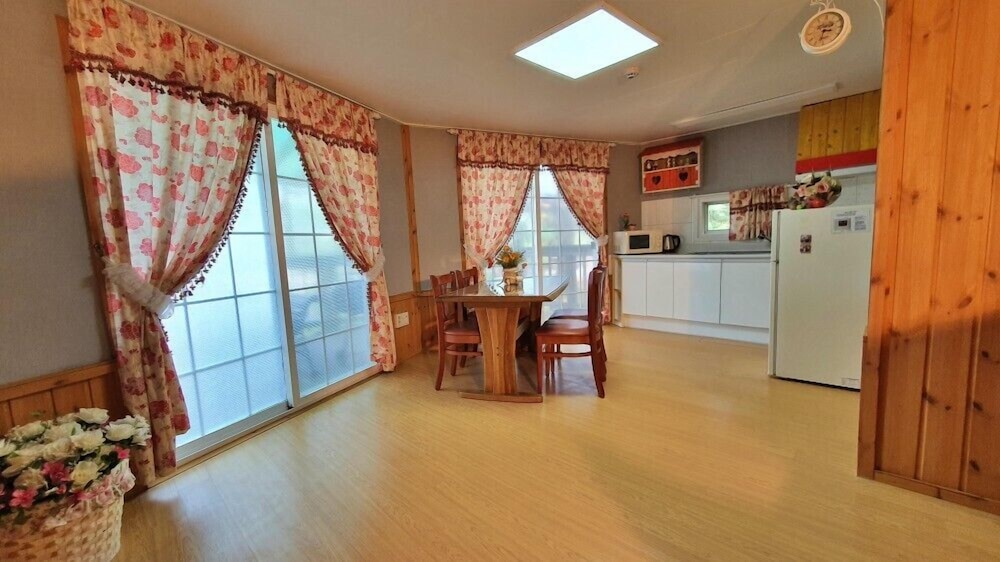 Room (Orora) - Photo 3