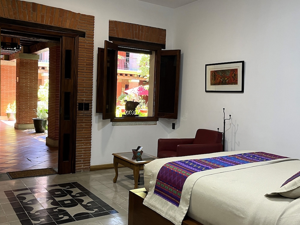 Junior Room, 1 Queen Bed