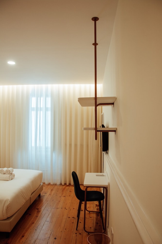 Classic Comfort King or Twin Room - Photo 14