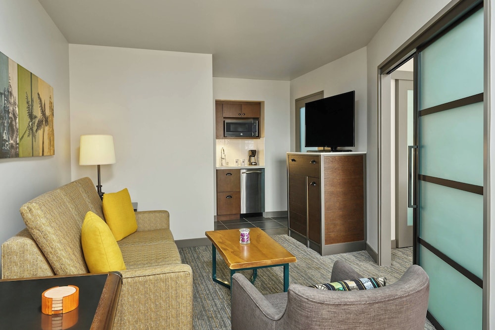 Suite, 2 Double Beds - Photo 4