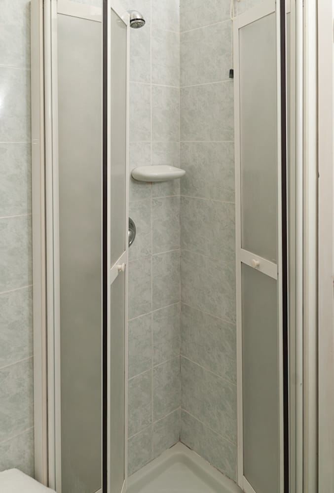Economy Double or Twin Room, Private Bathroom - Photo 2