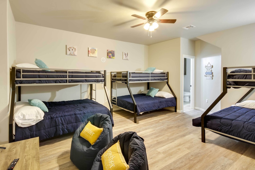 Luxury Room, 1 King Bed, City View photo 2