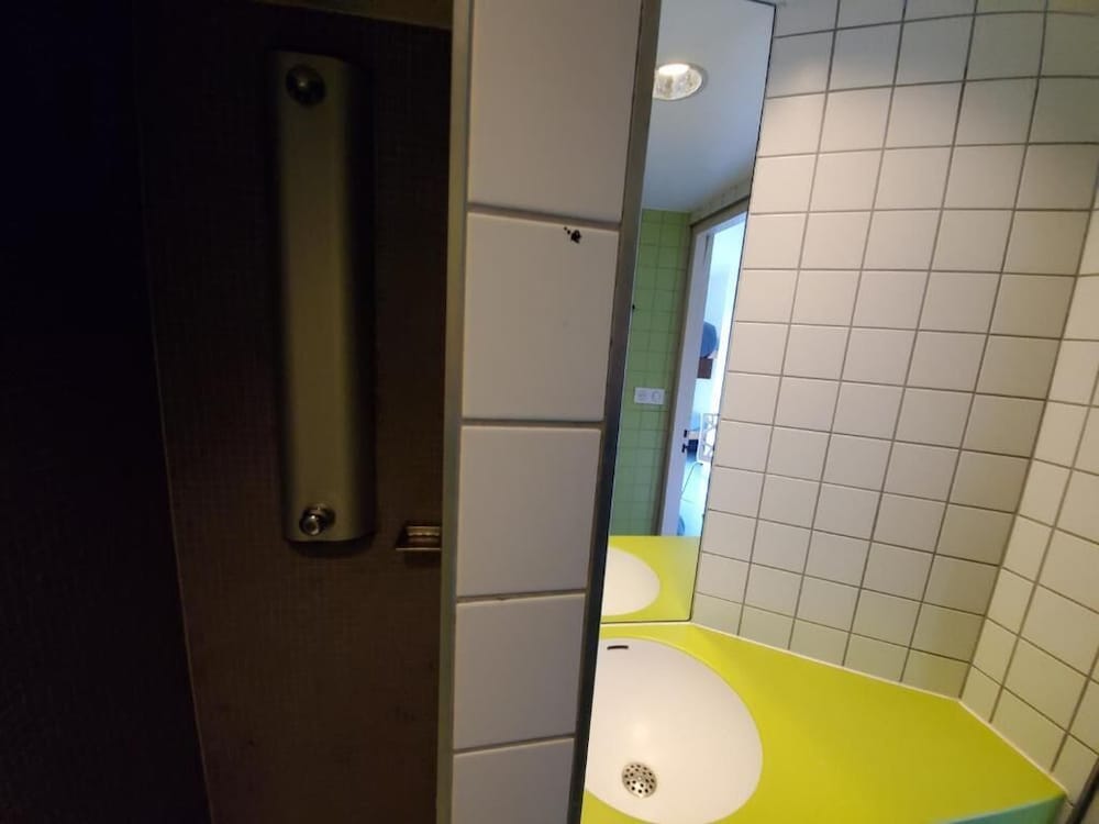 Triple Room with Ensuite Bathroom - Photo 3