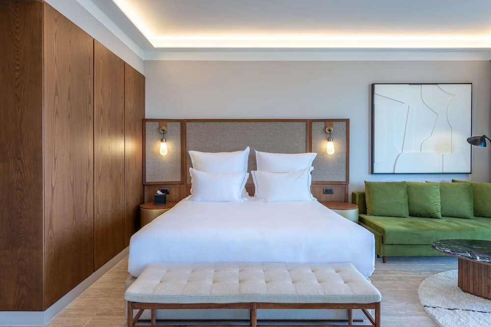 Deluxe Room, 1 King Bed, Garden View