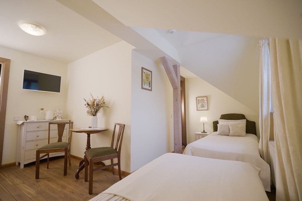 Standard Room, 2 Twin Beds, Non Smoking, Garden View (Christian) photo 1