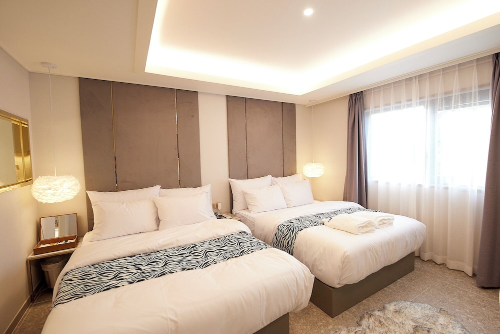 Family Room - Photo 6