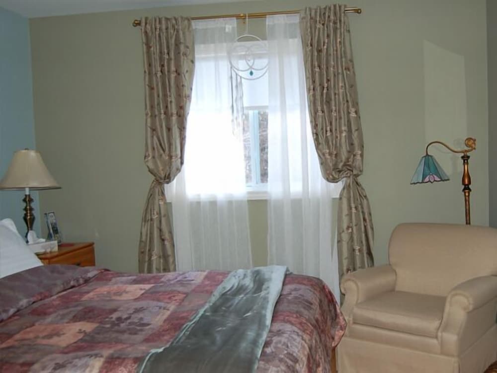 Room, 1 Queen Bed, Private Bathroom (Ensuite) photo 1
