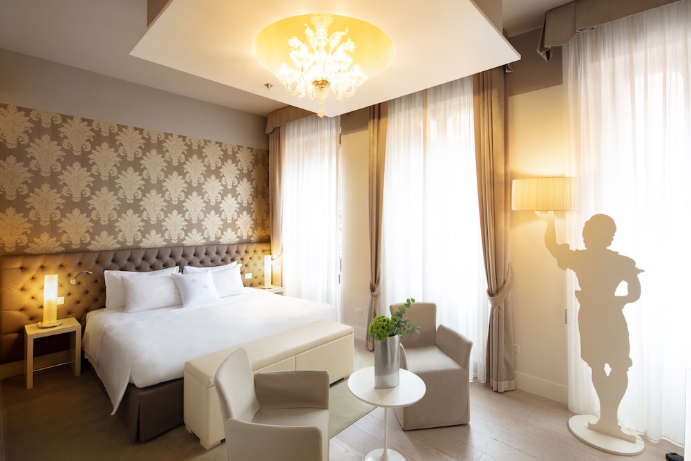 Premium Room (Partial Canal View)