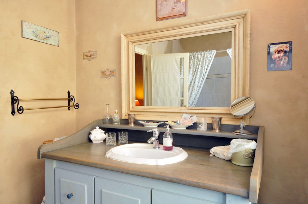 Double Room, Non Smoking (L'Eau Vive) photo 3