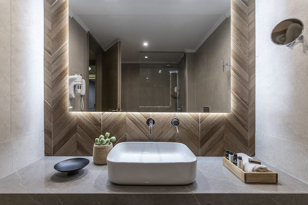 Standard Double or Twin Room - Photo 3