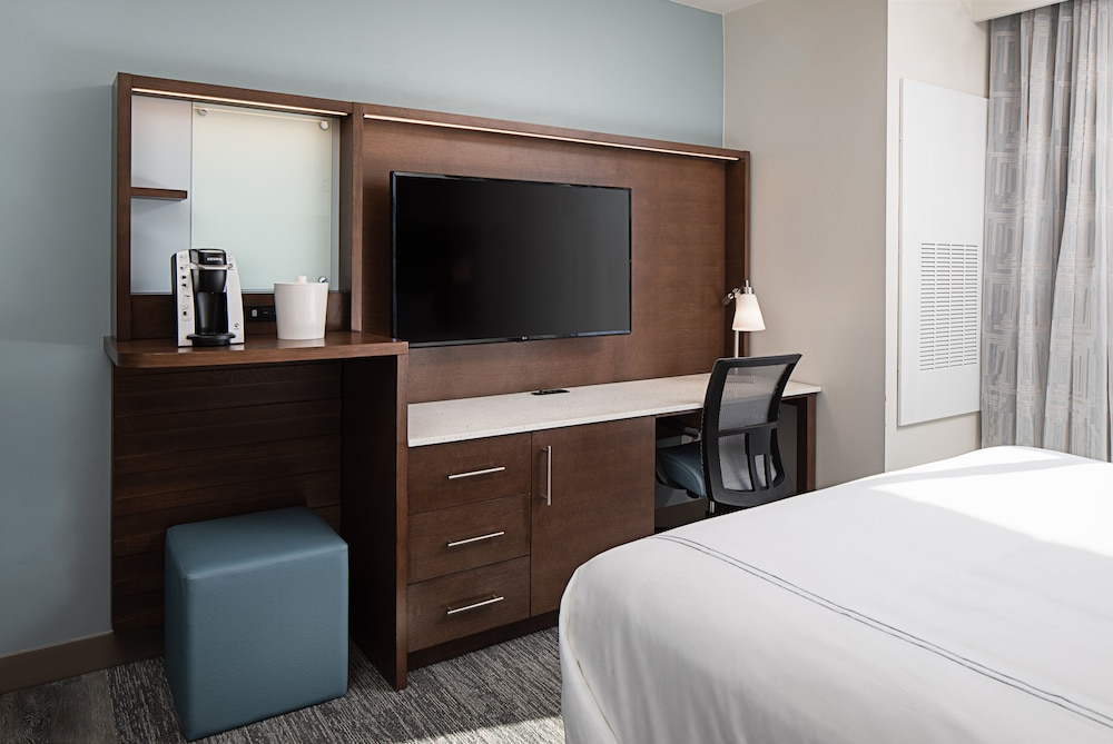 Premium Room, 2 Queen Beds, Accessible Bathtub (Mobility) - Photo 3